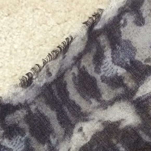 Classic Scarf - Picture 4 of 4